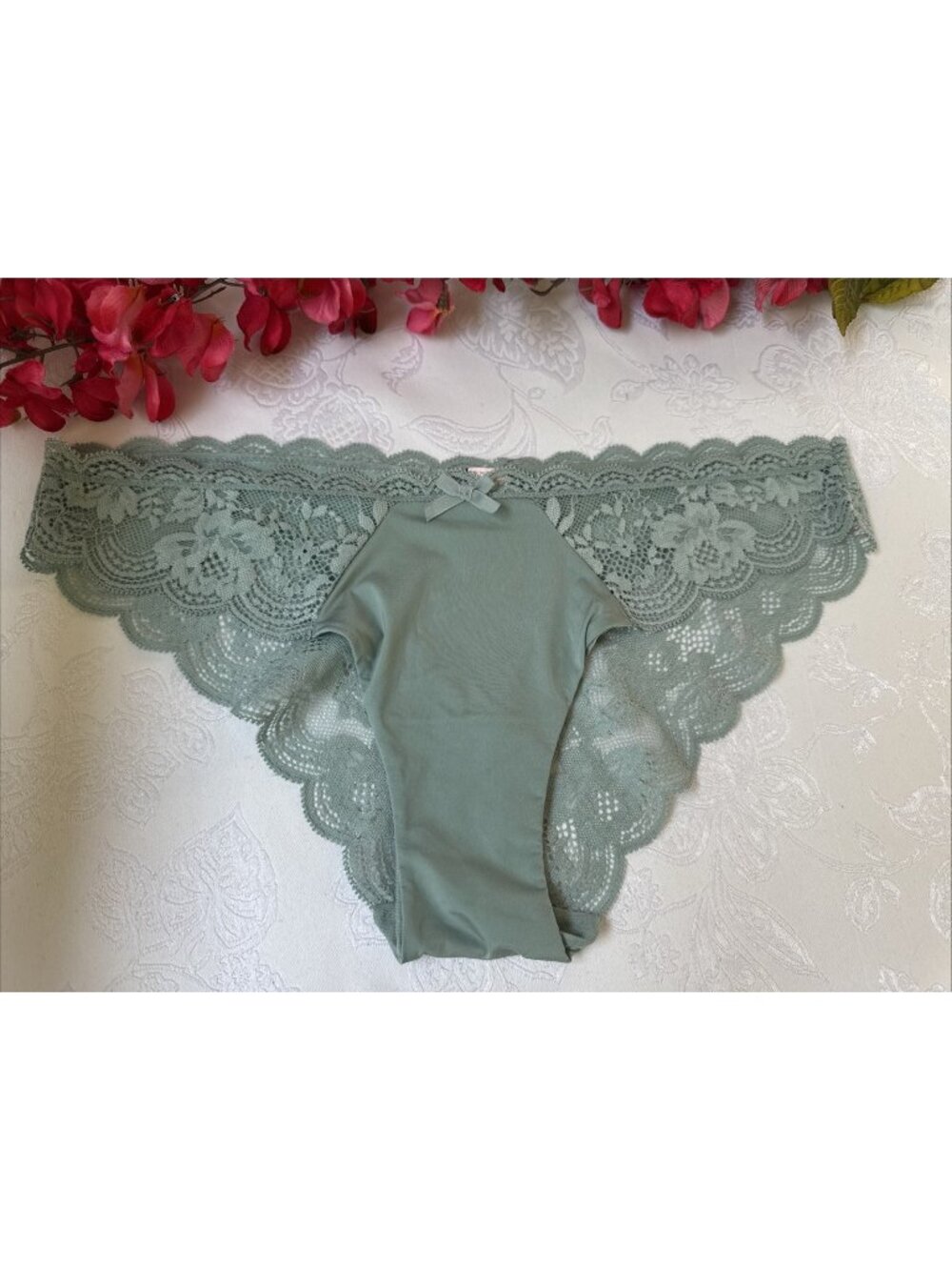 VICTORIA'S SECRET M GREEN SILKY W LACE DREAM ANGELS CHEEKINI TANGA PANTIES NWT